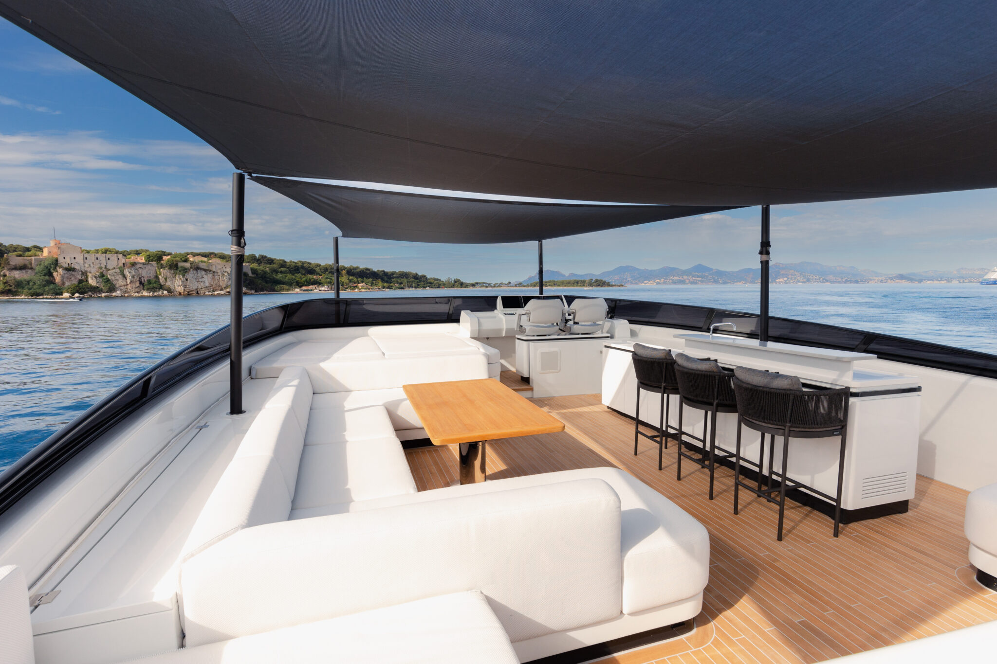 Inside The Luxury Yacht Extra X99 Fast Created By Luca Dini Design